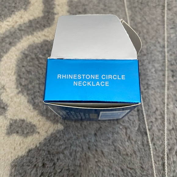 New Avon Rhinestone Circle Necklace - Picture 3 of 6